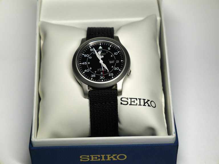 seiko men's snk809 5 automatic stainless steel watch with black canvas strap