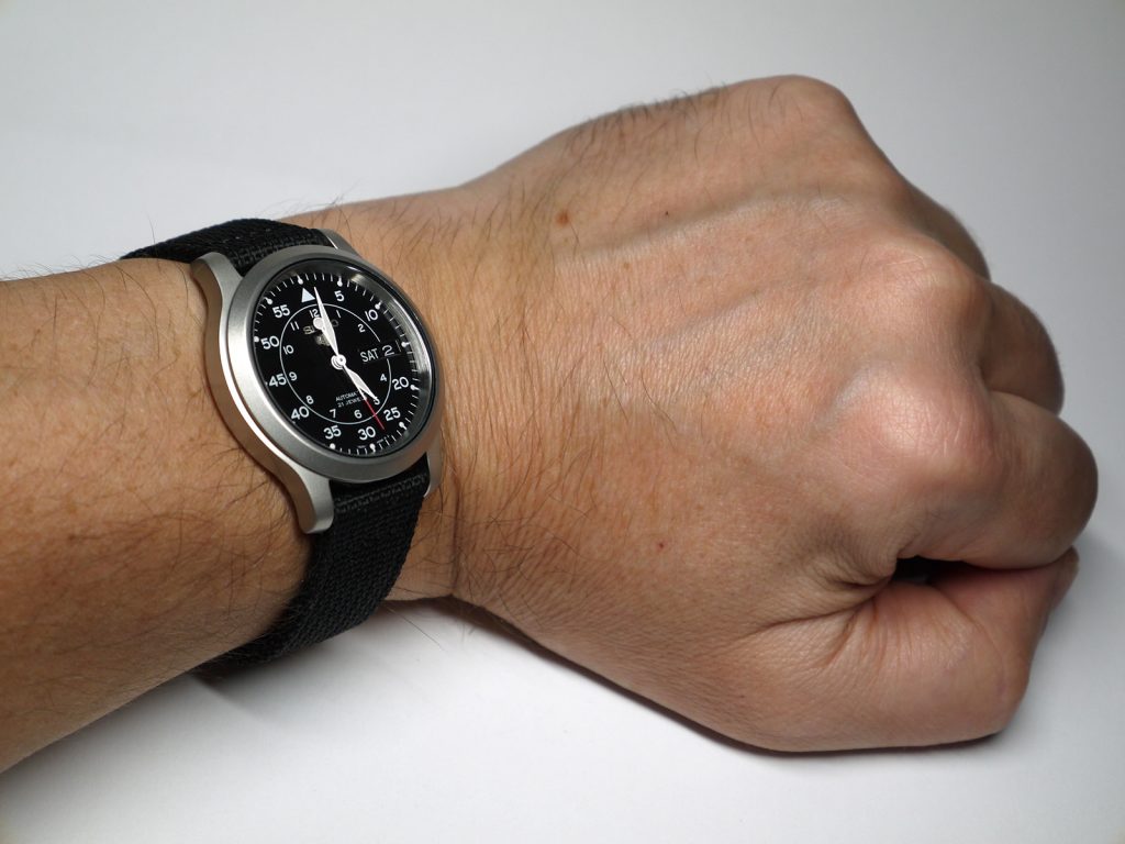 men's snk809 seiko 5 automatic stainless steel watch with black canvas strap